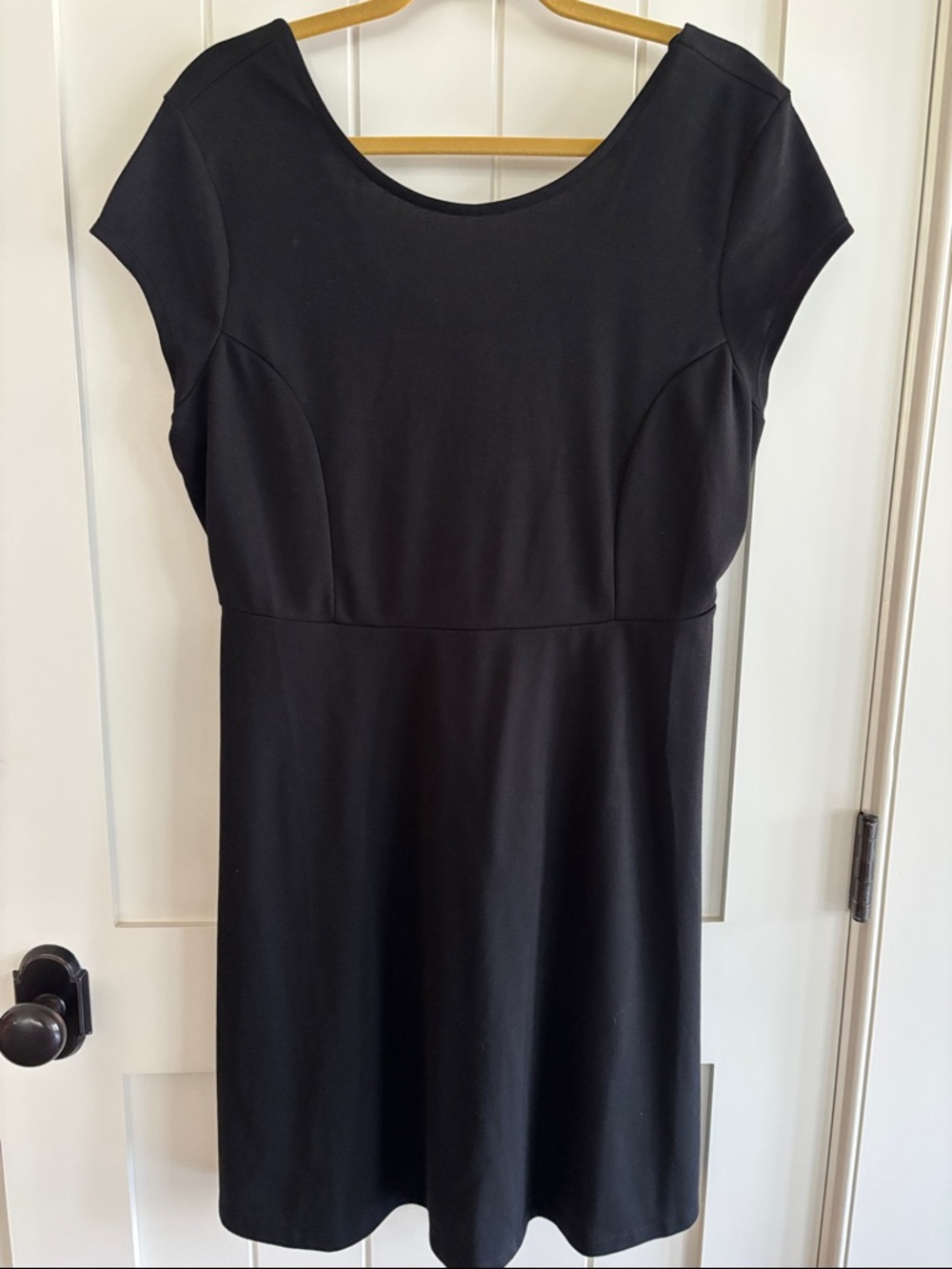 Old Navy Black Scoop-Neck Cap Sleeve Mini Dress